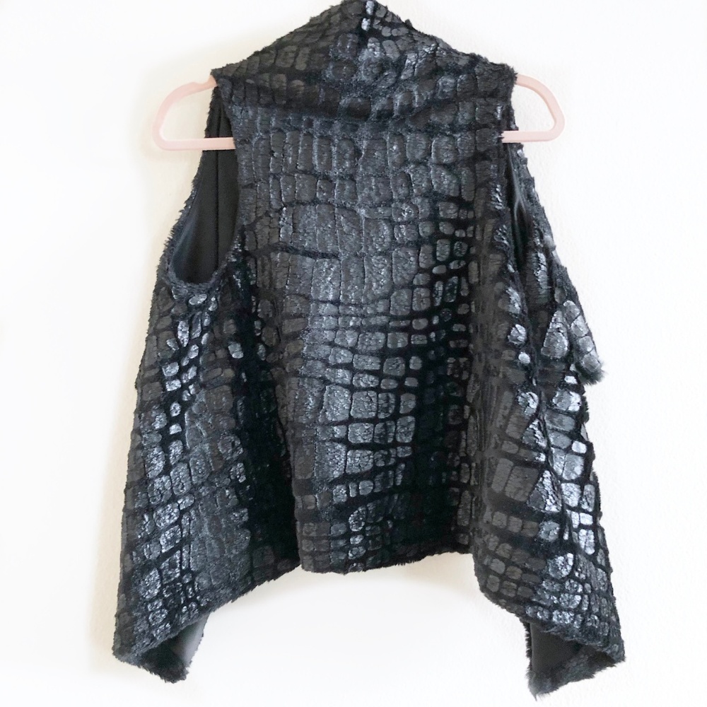 Luxury 3D Texture Faux Fur Black Vest - Picture 4 of 6